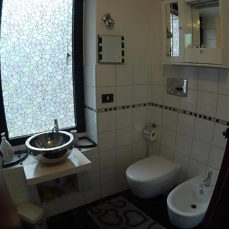 Private Flat By Old Town, Shops